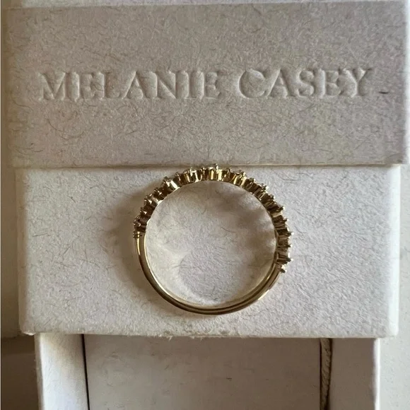 Elegant Gold Diamond Ring - Picture 8 of 9